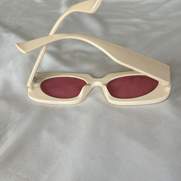 Sunglasses - Picture 3 of 4